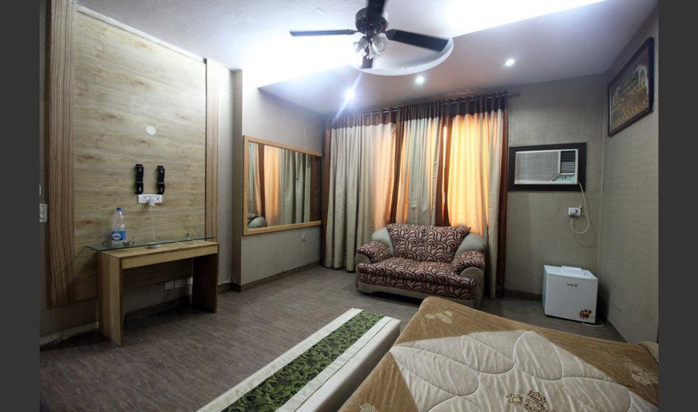 Hotel Raunak International Új-Delhi Kültér fotó