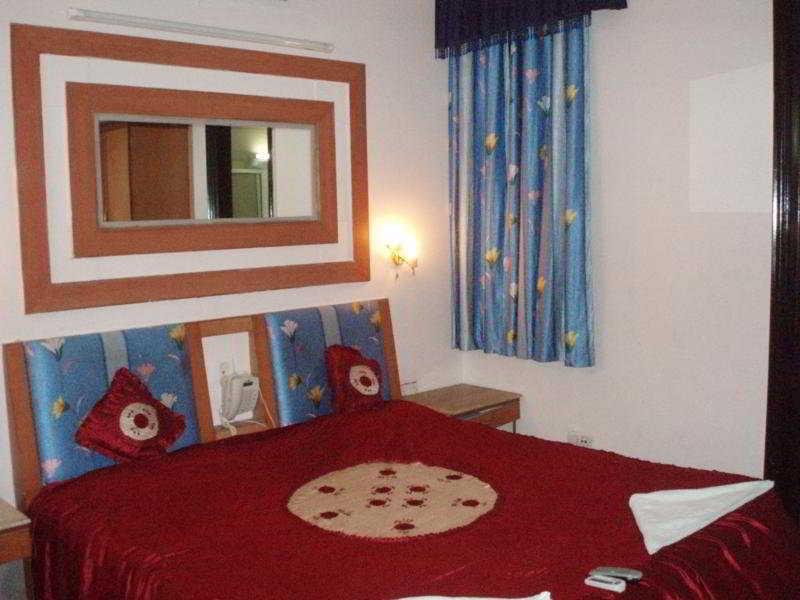 Hotel Raunak International Új-Delhi Kültér fotó